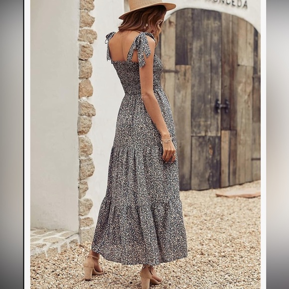 Sweet Floral Print Tie Strap Square Neck Tiered Skirt
Boho Maxi Dress - L - Picture 2 of 5